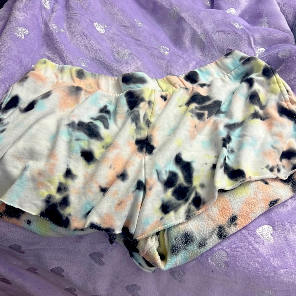 Colsie-Target XL tie dye casual comfy shorts 60% cotton/40% polyester